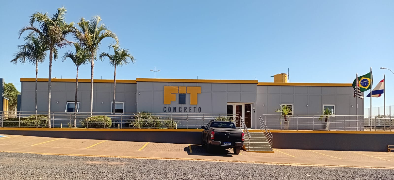 Fachada da FIT Concreto ao pôr do sol